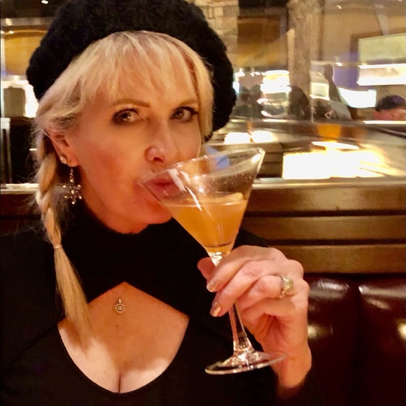 Meet your Posher, Rebecca - Picture 2 of 8